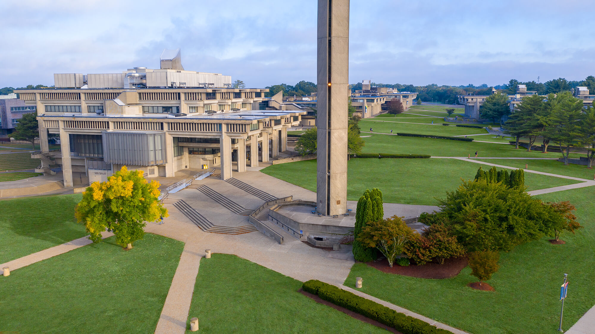 THE UNIVERSITY OF MASSACHUSETTS DARTMOUTH campus